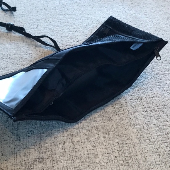 Samsonite Trifold Adjustable Crossbody Wallet - Picture 4 of 8